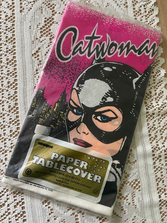 DC Other - Vintage Cat Woman Paper TableCover 1992 DC Comics 54x84 Tablecover Catwoman 1992